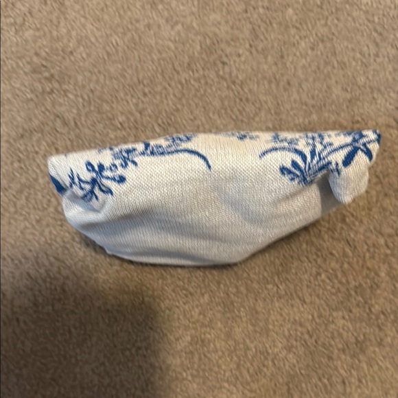 KLM Airlines First Class Floral Blue and Cream Travel Bag - Picture 5 of 6